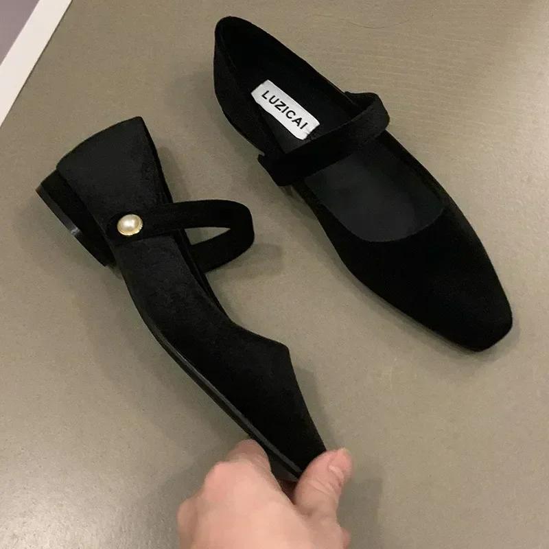 Женские туфли-лодочки 2025 Весна и Осень Новые Французские Ретро Замшевые Женские Туфли Модные, Роскошные, Нежные Туфли-лодочки