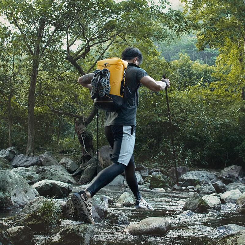 Водонепроницаемый рюкзак Naturehike TB03 с разделением на сухое и мокрое