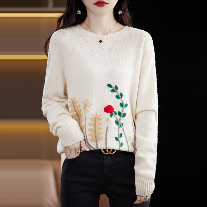 2025 Fashion Wool Crew Neck Embroidered Sweater – Loose, Warm, and Comfortable