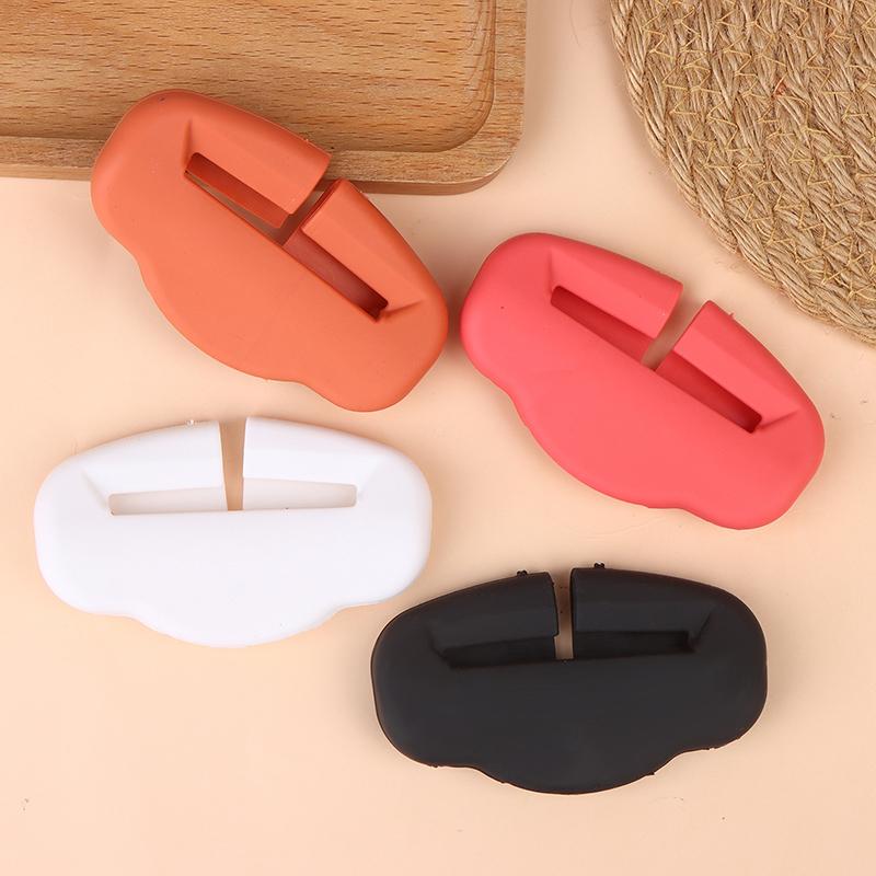 2 шт. Накладка на пряжку ремня безопасности Защита от царапин Резиновая защита пряжки автомобильного сиденья Защитная накладка-клипса Универсальная для внедорожника седана