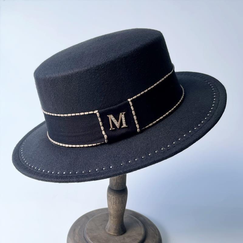 French Hepburn style pearl woolen hat black retro flat top hat women's autumn winter socialite British jazz hat
