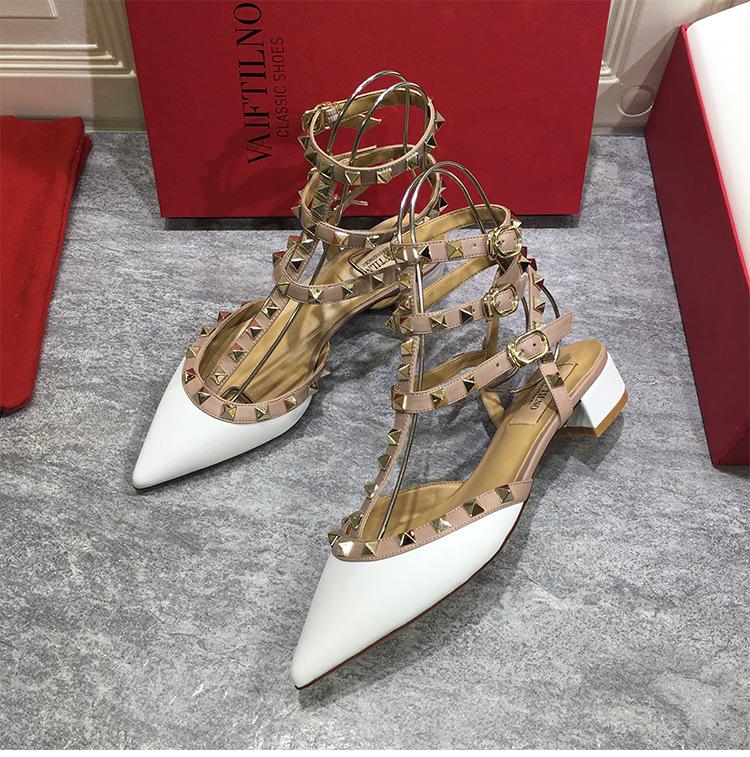 В том же стиле, что и Star. Женские босоножки на низком каблуке с заклепками. Классические туфли с острым носком на высоком каблуке. Модные туфли-лодочки. Удобная повседневная женская обувь.