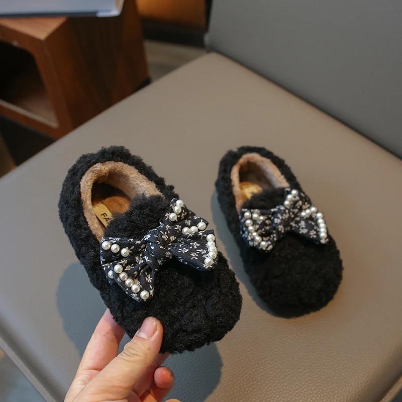 2024 Новые мокасины для девочек с бантом и жемчугом, однотонные, с круглым носком, детская модная обувь из плюша и хлопка на плоской подошве, весна-осень