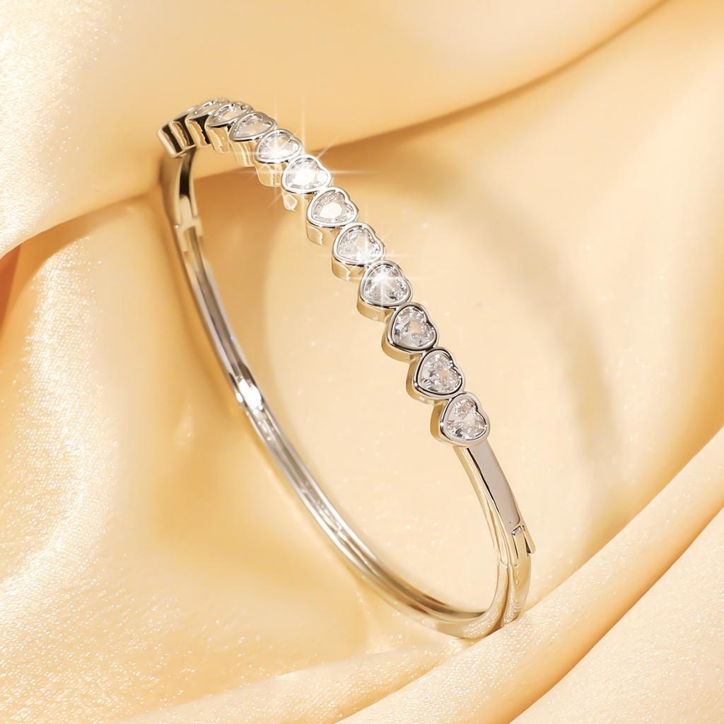 Новый минималистичный и модный браслет в форме сердца с уникальным и нишевым чувством дизайна