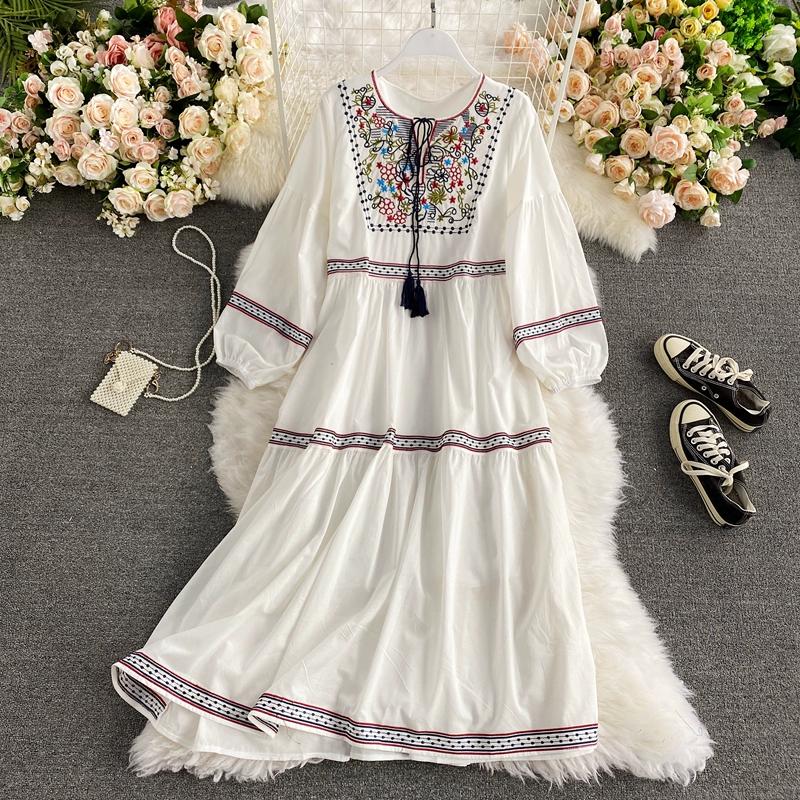 Holiday Retro Ethnic Embroidery Dresses Women Vintage V-neck Tassel Lace Up Dress Party Long Sleeve Fashion Long Dress Loose New
