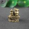 Vintage Copper 2021 New Design Corn Rat Kiss Love Figure Small Ornaments Brass Corn Mouse Heart Desk Decoration Keychain Pendant