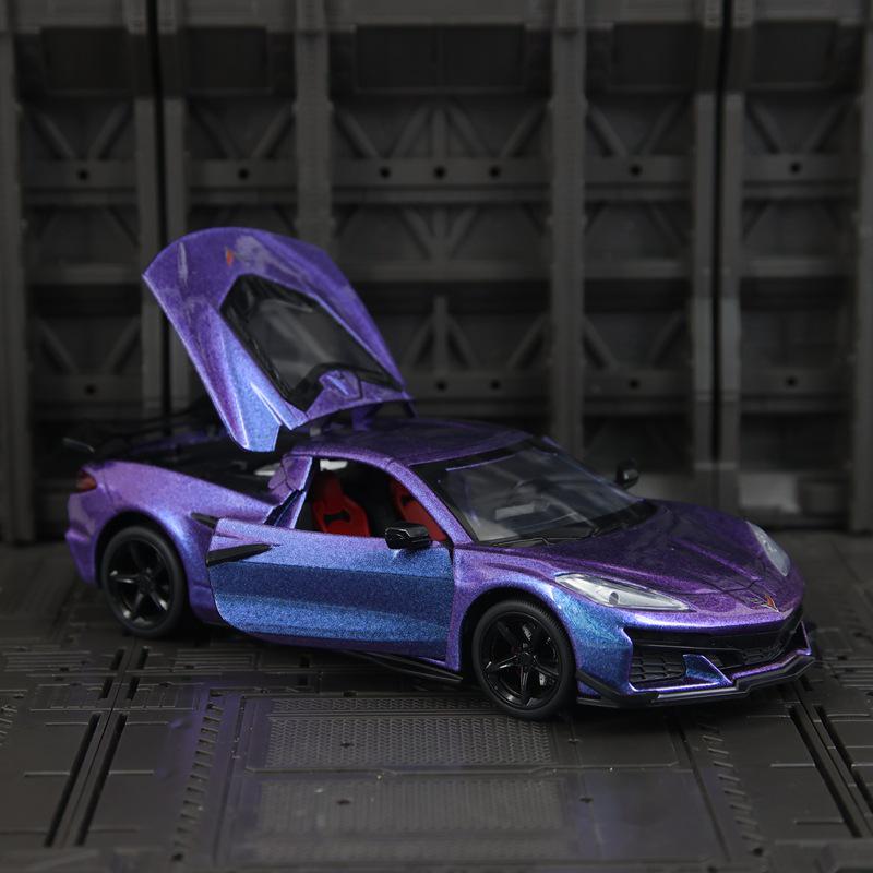 2024 CaiPo Z06 Kerbette Литой Модель Гоночного Автомобиля с Открывающимися Дверями, Звуком и Светом