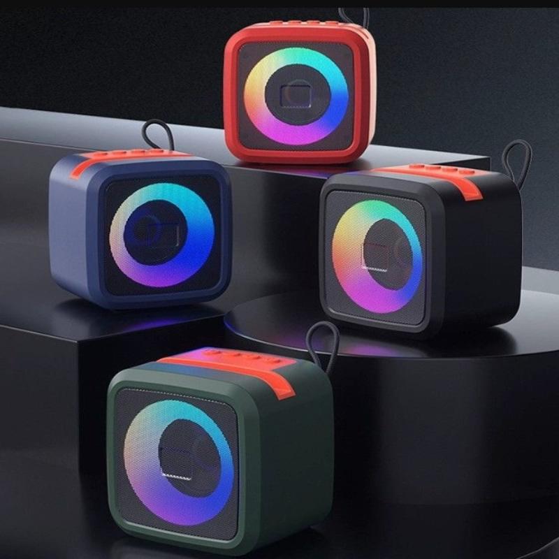 Мини-портативная Bluetooth-колонка с держателем для телефона, RGB-подсветкой, супербасом и 10 часами воспроизведения для путешествий