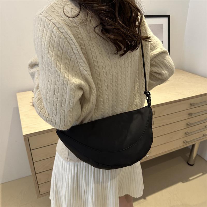 Trendy Women's Crossbody Bag Stylish Japanese Dumpling Design Versatile Oxford Fabric