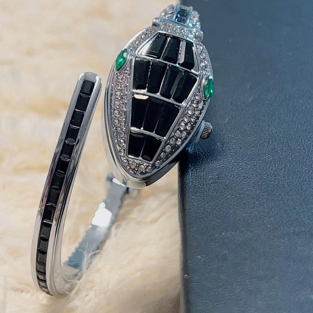 Кварцевые часы с бриллиантовым браслетом Snake 2023 года — хит продаж, дизайн в форме змеи