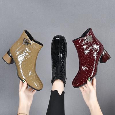 Модные ботинки женские ботинки 2025 осень и зима новые европейский и американский стиль темперамент короткие ботинки круглый носок высокий каблук коровья лакированная кожа