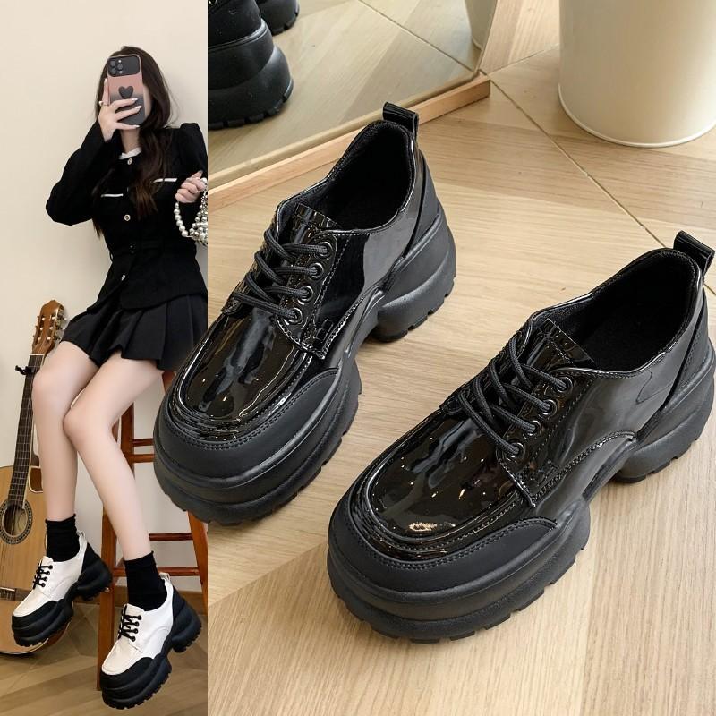 Небольшой мужчина в туфлях на платформе Muffin, женские туфли 2024 года, новый британский стиль, модные повседневные туфли на шнуровке, небольшие кожаные туфли