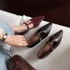 Туфли из кожи с мягкой подошвой на все сезоны Новая женская мода Одинарные туфли Заостренный носок Низкий каблук Нескользящая коровья подошва Удобные кожаные одинарные туфли Женские