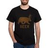CafePress Медведь + Олень = Пиво Футболка Мужская 100% Хлопок, Классическая Графическая Темная Футболка
