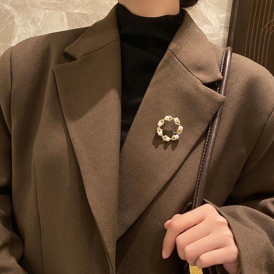 Женская брошь из искусственного жемчуга, декор в виде листьев, изысканная винтажная противоскользящая износостойкая брошь, воротник пальто, шляпа, шарф, украшение, булавка для одежды, ювелирные изделия