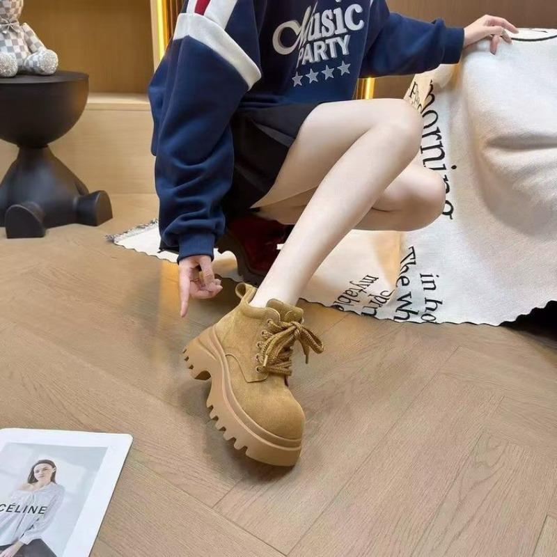 Темпераментные мартинсы на толстой подошве женские новые осенние ботильоны на шнуровке маленькие ботинки на платформе