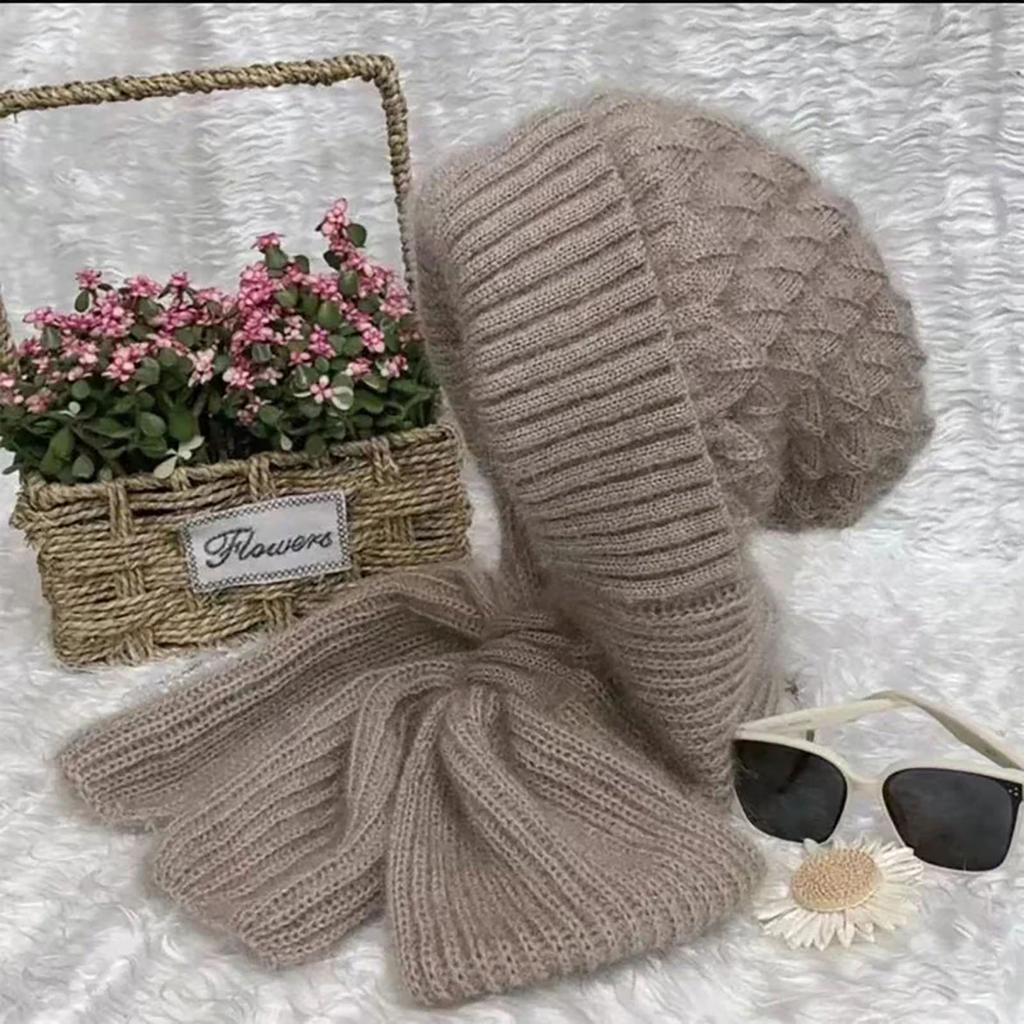One Piece Hat Scarf Windproof Winter Knitting Thick Warm Ear Guard Hat for Woman Girs Winter Outdoor Use