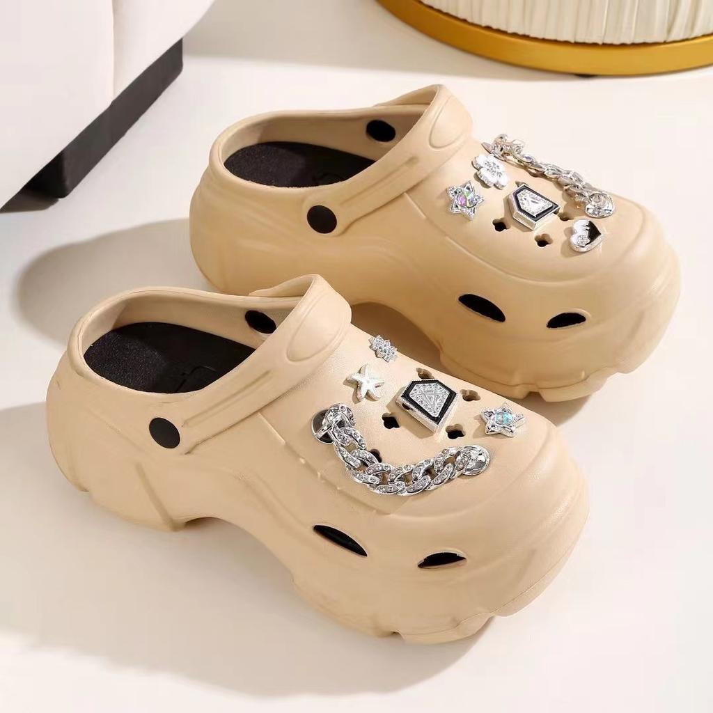 Туфли на толстой подошве с отверстиями для увеличения роста для женщин, новые модные аксессуары, модные сандалии, а также пляжные сумки и полутапочки для женщин