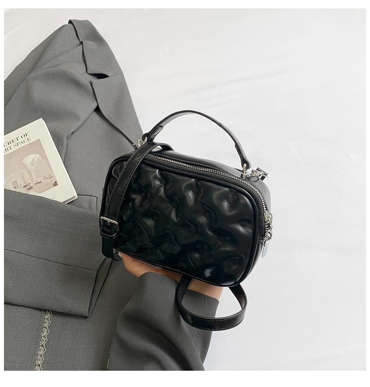 Летняя сумка высокого класса, легкая роскошь, нишевая, женская, 2025, новая мода, зарубежный стиль, маленькая квадратная сумка для ношения в руке, плечевая сумка-мессенджер