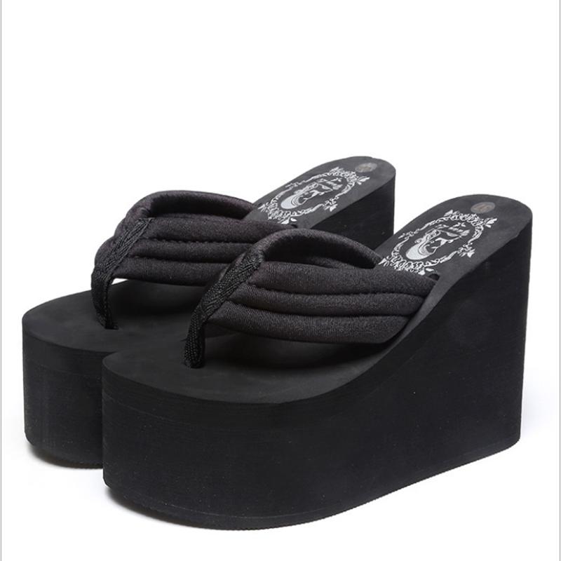 2024 Модные женские летние тапочки с логотипом, окрашенные шлепанцы на танкетке и платформе, пляжные сандалии на высоком каблуке для женщин с толстым каблуком