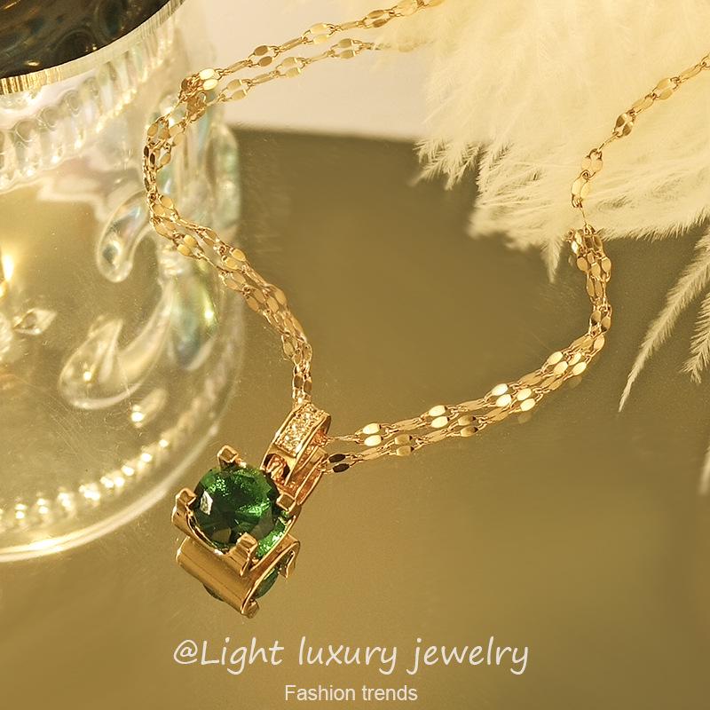 Подвеска-ожерелье Изумрудная бабочка: Роскошная титановая стальная ключичная цепочка для женщин