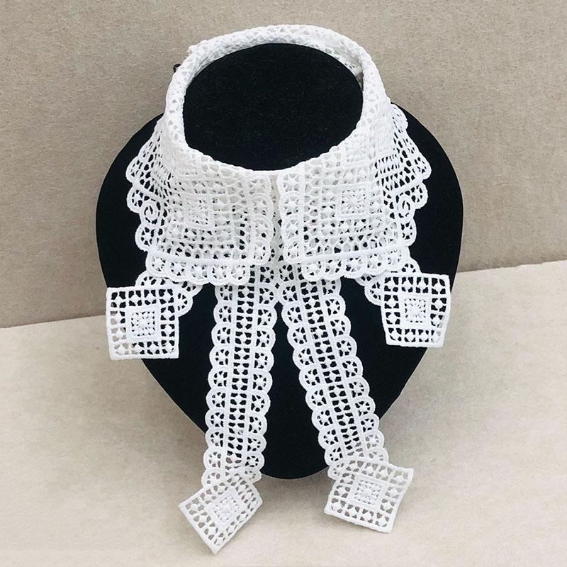 Vintage Embroidery Fake Collar For Women White Lace Hollow False Detachable Collar Lapel Shirt Tie Necklace Clothes Accessory
