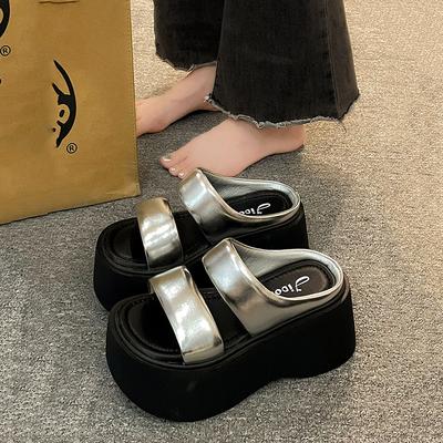 Шлепанцы на высокой платформе женские летние уличные модные 2025 новые интернет-знаменитости пляжные повседневные чрезвычайно популярные сандалии