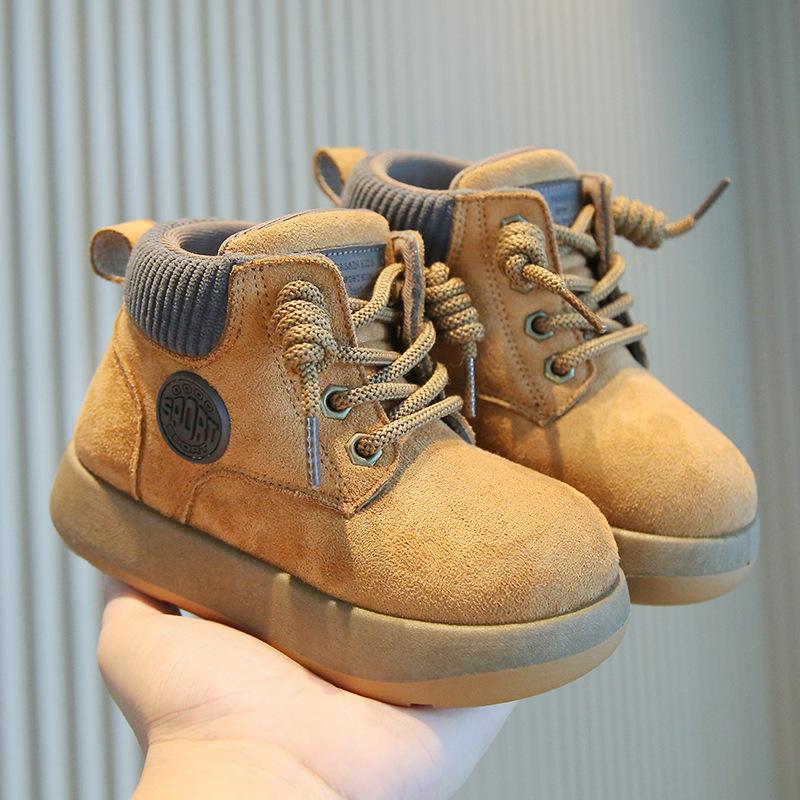 Детские ботинки Мартин 2025 весна и осень новые мальчиковые короткие ботинки британская мода кожаные ботинки для девочек мягкая подошва детская обувь список