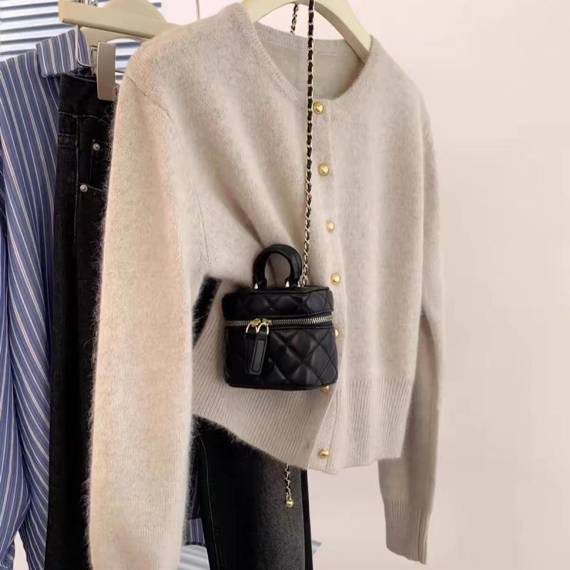 Women's Loose Wool Knit Cardigan - Round Neck, Solid Color, Buttoned, Casual Autumn/Winter Style, Versatile and Stylish.