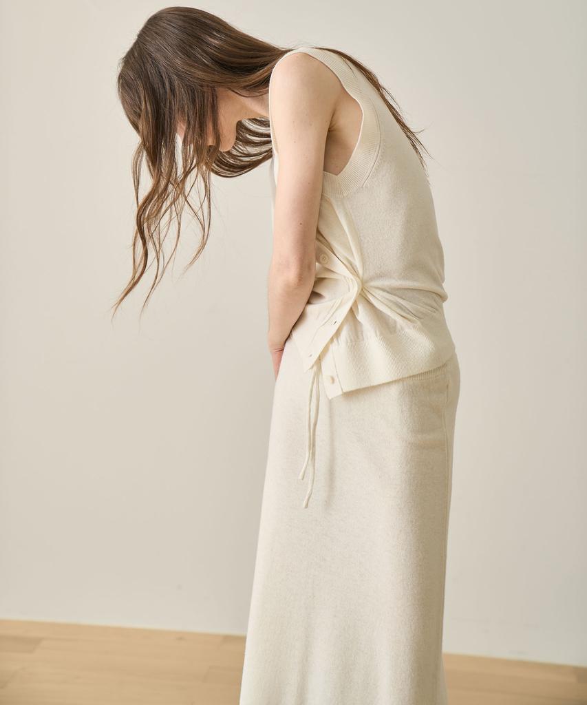 GRIDAJ Fine Wool V-Neck Button Vest _ Ivory