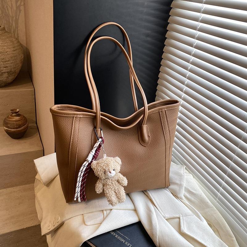 Winter new large-capacity fashion and leisure pendant women's high-end commuter tote bag shoulder armpit bag