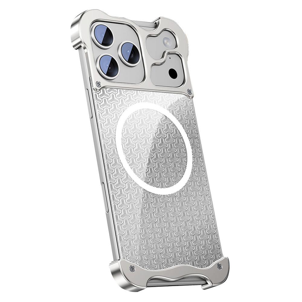 Безрамочный чехол для iPhone 17 Pro Max, совместимый с MagSafe, с позолоченным узором «Броня», задняя крышка из алюминиевого сплава и поликарбоната