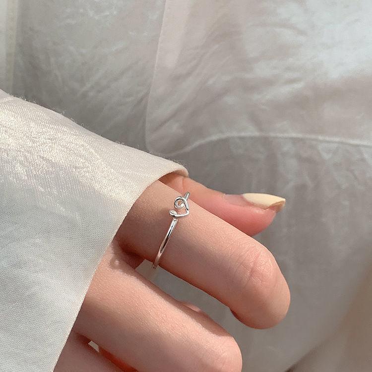 Регулируемое кольцо в форме полого сердца: Нишевый дизайн для женщин