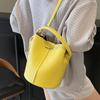 Korean fashion and simplicity Ou Ruofeng casual versatile portable bucket bag women's commuting advanced sense messenger child and mother bag