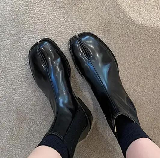 Эластичные ботинки-челси без застежек, женские, с разрезным носком, на низком каблуке, ботильоны, женские туфли-таби, зимние, из лакированной/матовой кожи