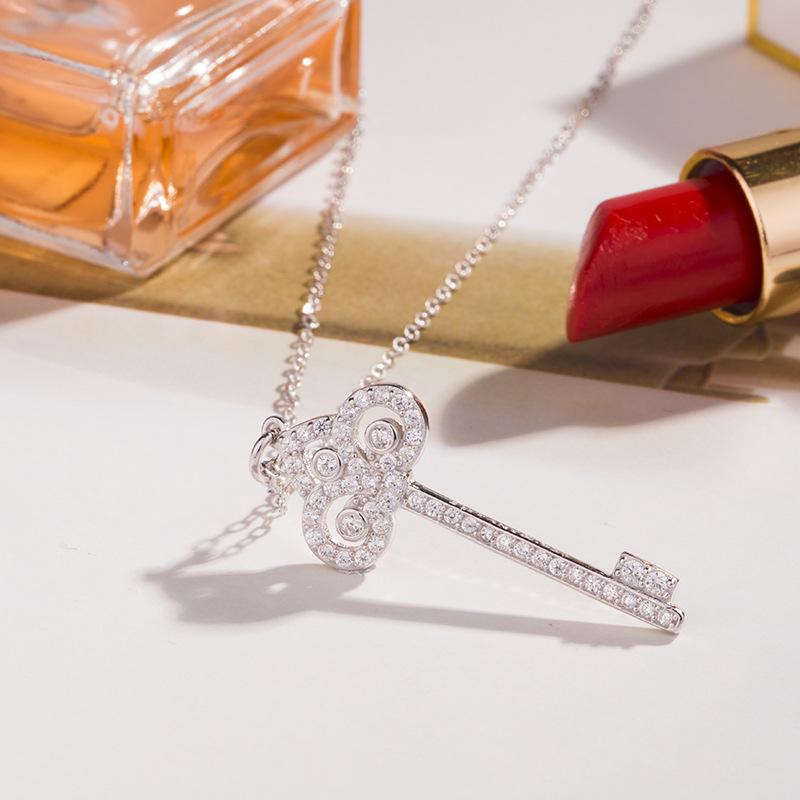 Swallowtail Diamond-Set Key Necklace: 925 Sterling Silver Clavicle Chain for Autumn/Winter Fashion