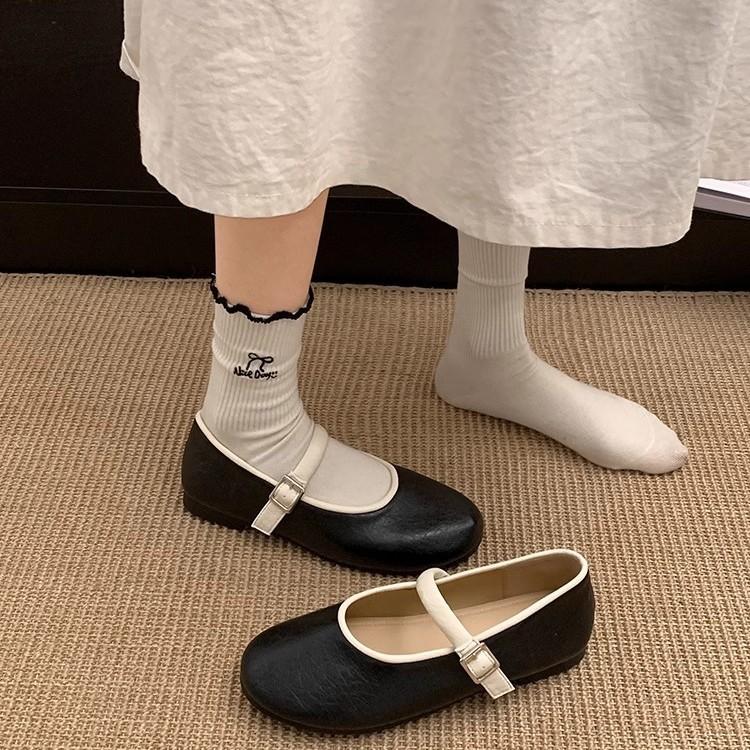 Французские ретро туфли Мэри Джейн с неглубоким горлом 2025 года, новый темперамент, универсальные, с плоским дном, простые слова, с маленькими кожаными туфлями