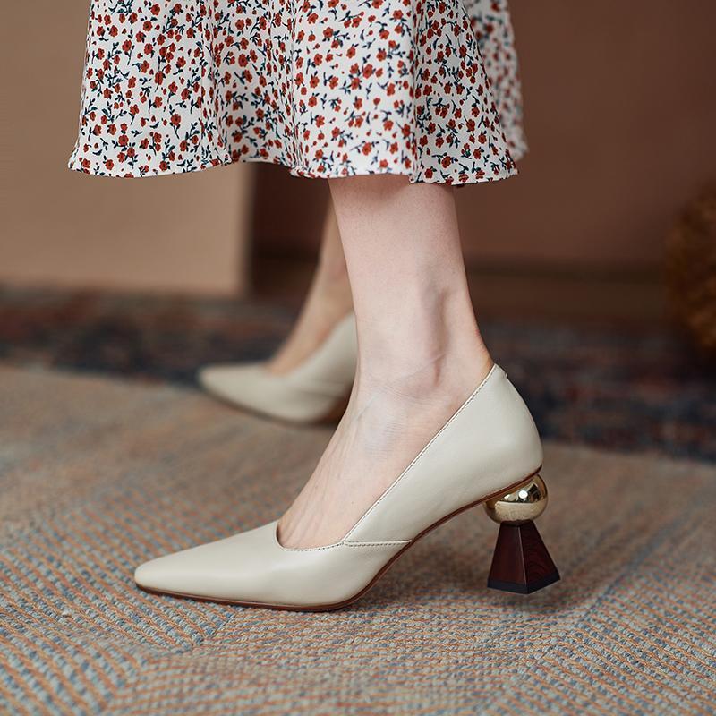 Кожаные универсальные белые туфли на высоком каблуке французского дизайна, женские туфли особой формы, ранняя весна, новые неглубокие заостренные туфли