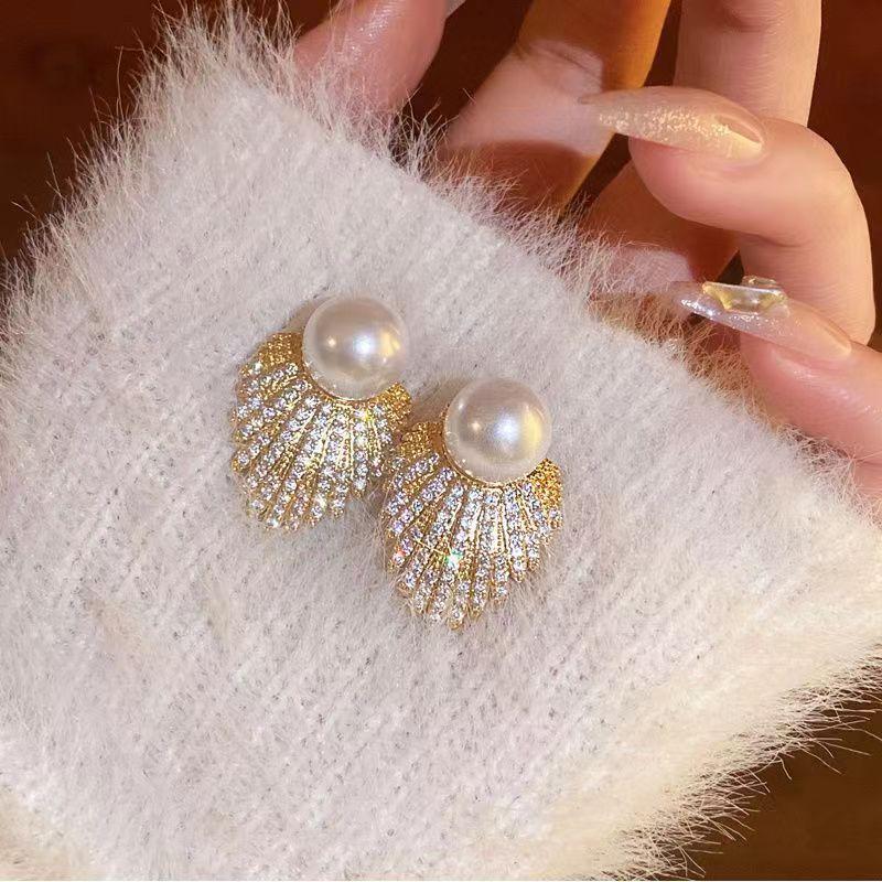 Silver Needle Leaf Pearl Stud Earrings Light Luxury Earrings for Women