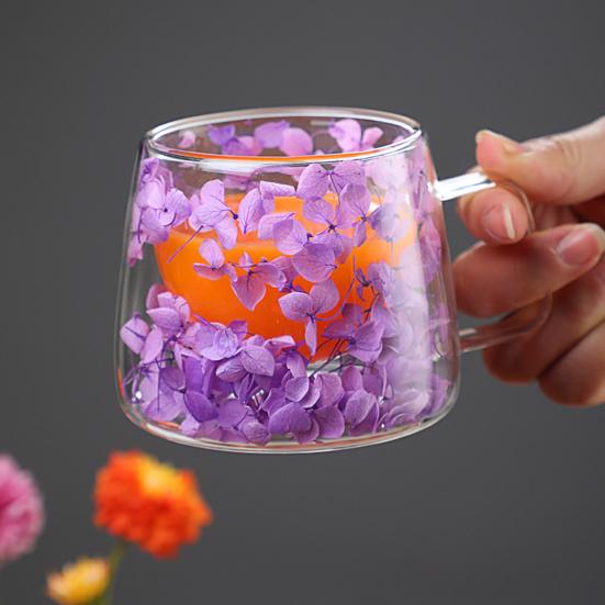 Стеклянная кружка с цветочным рисунком, кофейная чашка с настоящим цветком, 200 мл, прозрачная кружка с двойными стенками и изолированной ручкой, эстетический стакан с цветочным принтом для горячих холодных напитков