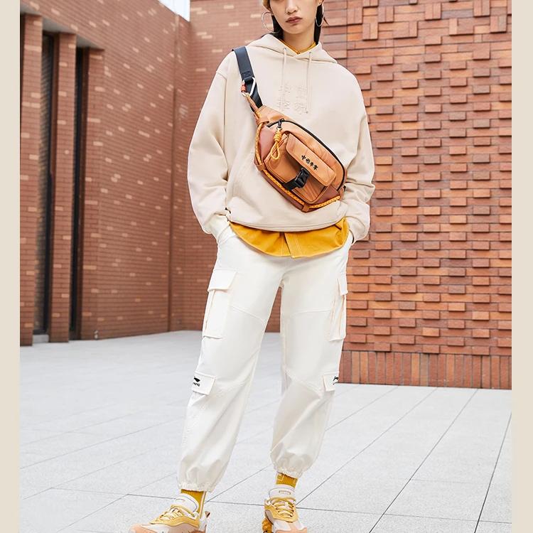 Li Ning SS22 Series однотонный логотип с принтом свободная толстовка с длинным рукавом унисекс толстовка бежевый AWDS220-5