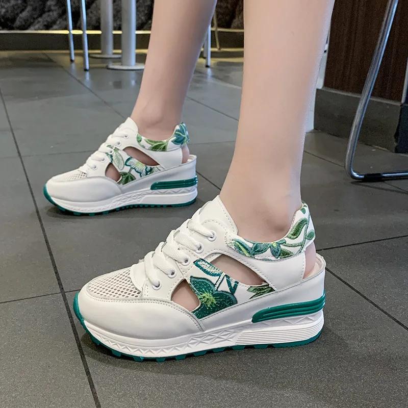 Модные женские дышащие сетчатые спортивные сандалии Летние новые повседневные полые сандалии на танкетке Женские на толстой подошве Удобные нескользящие туфли для ходьбы