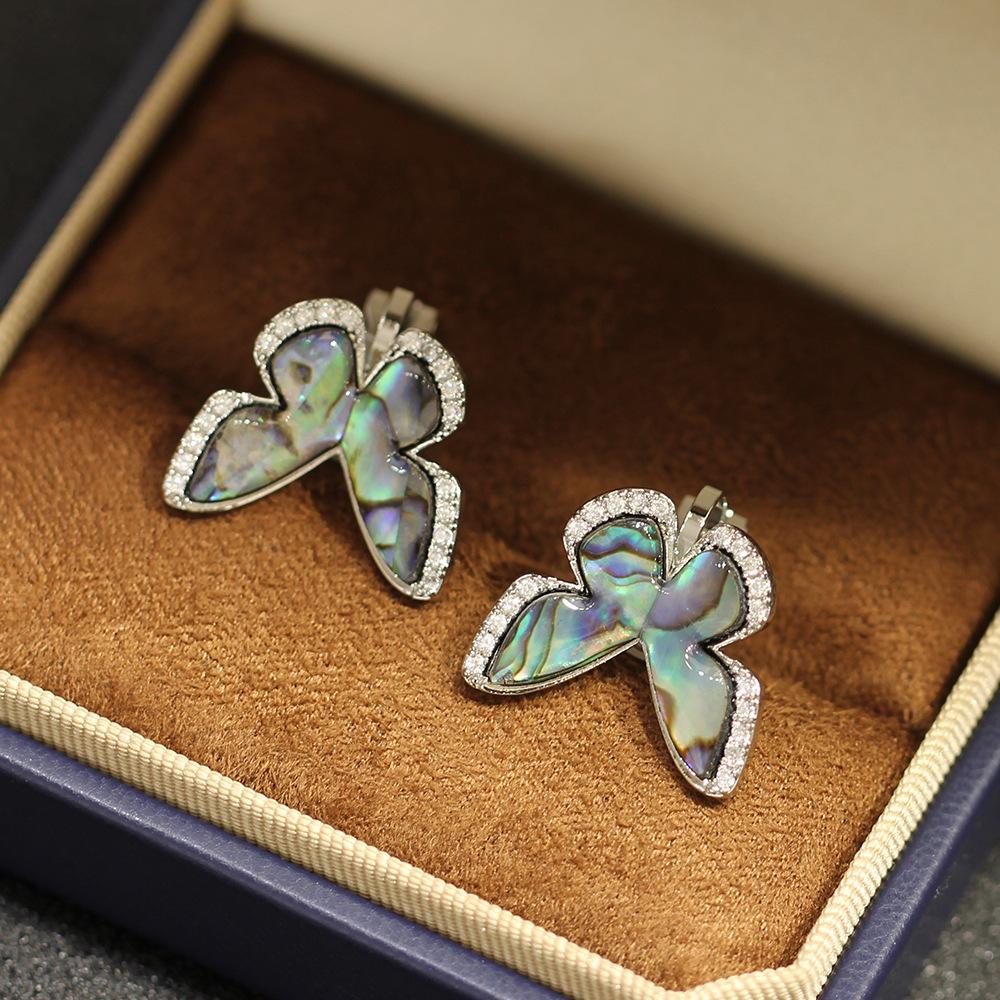 Элегантные ретро нишевые серьги-клипсы бабочки из натуральной перламутровой раковины с золотым покрытием и инкрустацией камнями женские серьги универсальные