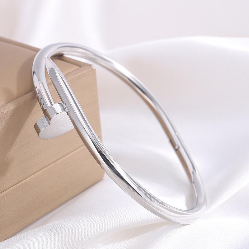 1Pcs Silver Love Bracelet Stainless Steel Heart-shaped Bracelet Women Advanced and Non Fading Titanium Steel Jewelry