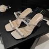 Женские босоножки на высоком каблуке лето 2025 новые французские с квадратным носком бант слово хрустальный каблук сандалии толстый каблук шлепанцы женские