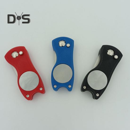 Golf Divot Tool with Pop-up Button Metal Foldable Golf Divot Repair Fork Green Tool with Magnetic Putt Alignment Ball Marker for Golfers Accessory