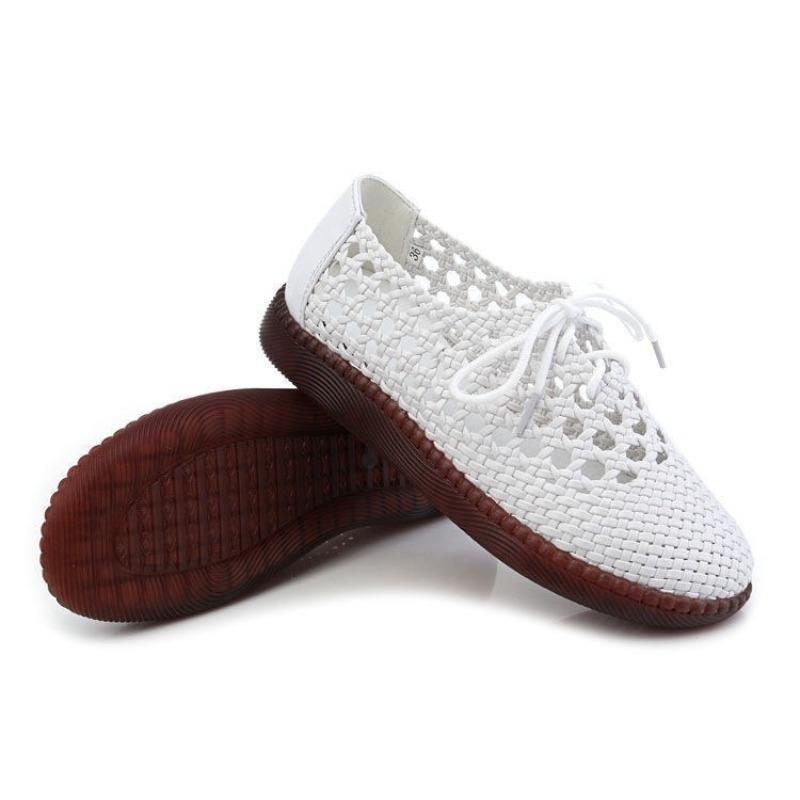 2025 Summer Women's Soft Leather Woven Sandals Flat Comfortable Slides for Mom,Breathable Lightweight Soft-Sole Casual Shoes