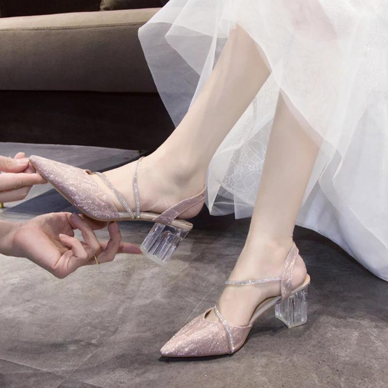 Модные блестящие туфли на высоком каблуке, женские элегантные туфли на квадратном каблуке с кристаллами, свадебные туфли, женские блестящие босоножки с острым носком и прозрачным каблуком, размеры 32-42