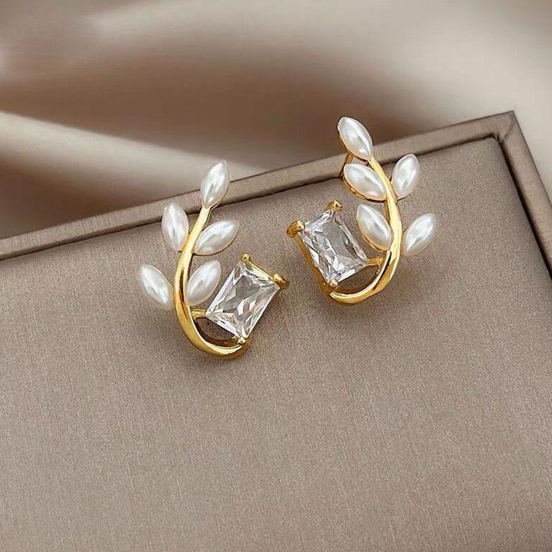 Fashionable Women Sugar Cubic Zircon Pearl Leaf Earrings Suitable for Women Personalized Stainless Steel Earrings Jewelry
