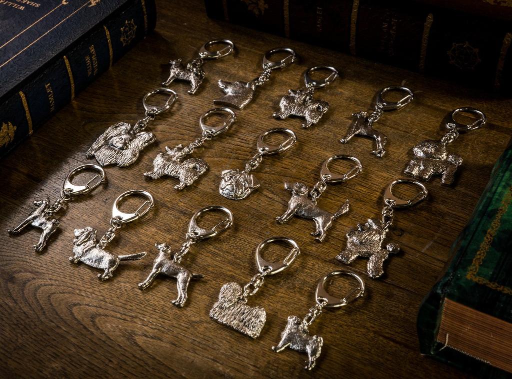 Коллекция брелоков для собак в виде мопса, сделанных в Англии (Глава)